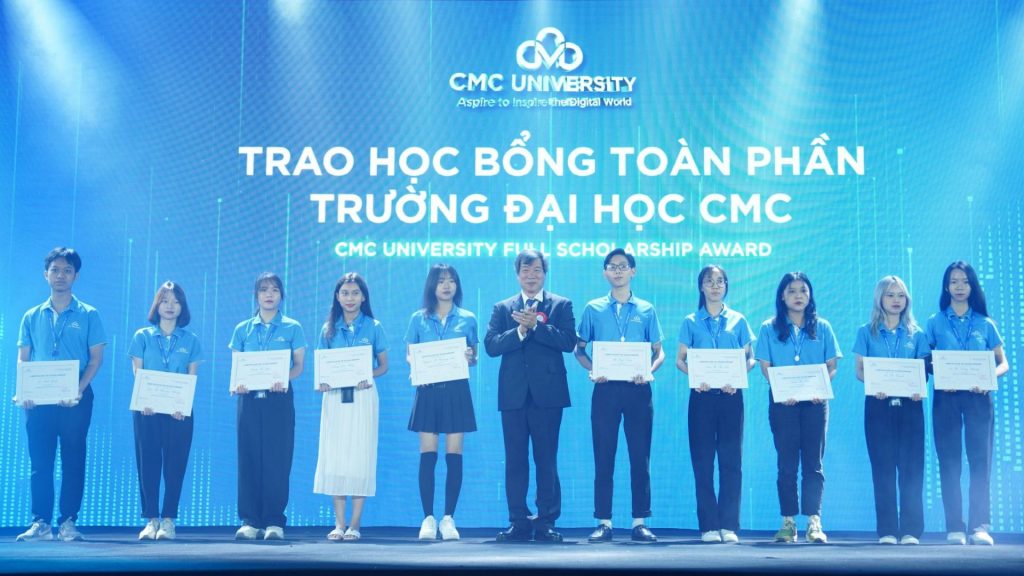 Danh sách tân sinh viên xuất sắc giành học bổng toàn phần đánh phỏm
 năm 2022