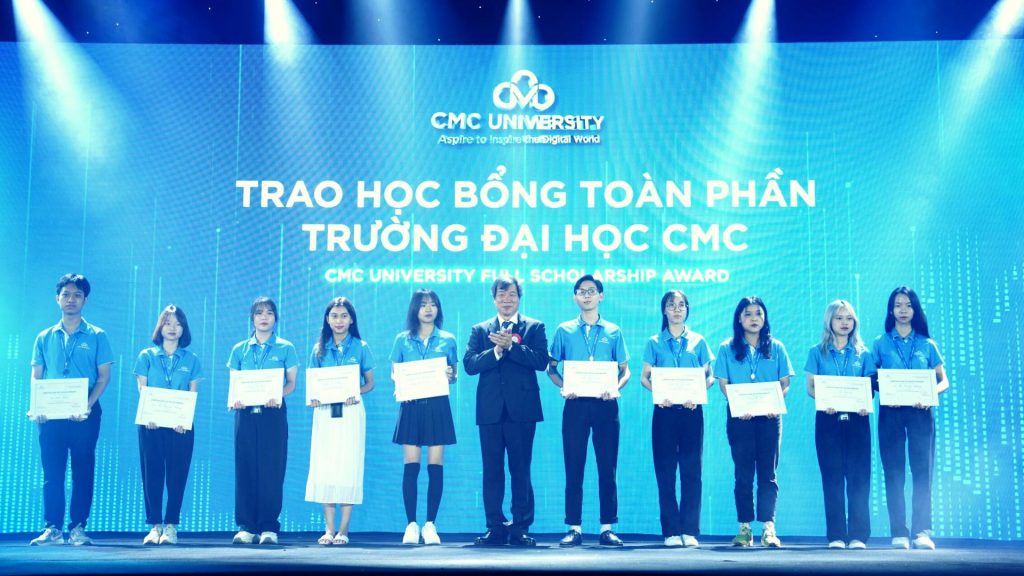 Trao quỹ học bổng 92 tỷ kèm cam kết 100% việc làm, đánh phỏm
 “săn lùng” thí sinh tài năng nhất