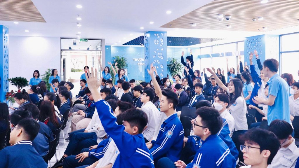 đánh phỏm
 chào đón hàng trăm học sinh THPT tham quan và trải nghiệm tại sự kiện “CMC University’s Experienced Day: Unbox Your Future”