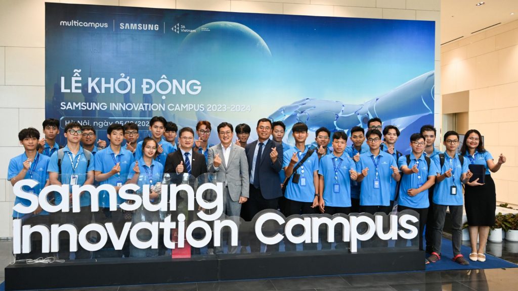 Sinh viên đánh phỏm
 tham dự Lễ khởi động Samsung Innovation Campus  