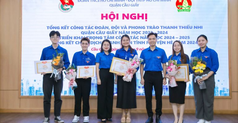 Đoàn thanh niên đánh phỏm
