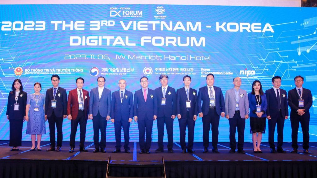 CMC discusses collaboration opportunities at the Vietnam-Korea ICT Cooperation Forum.