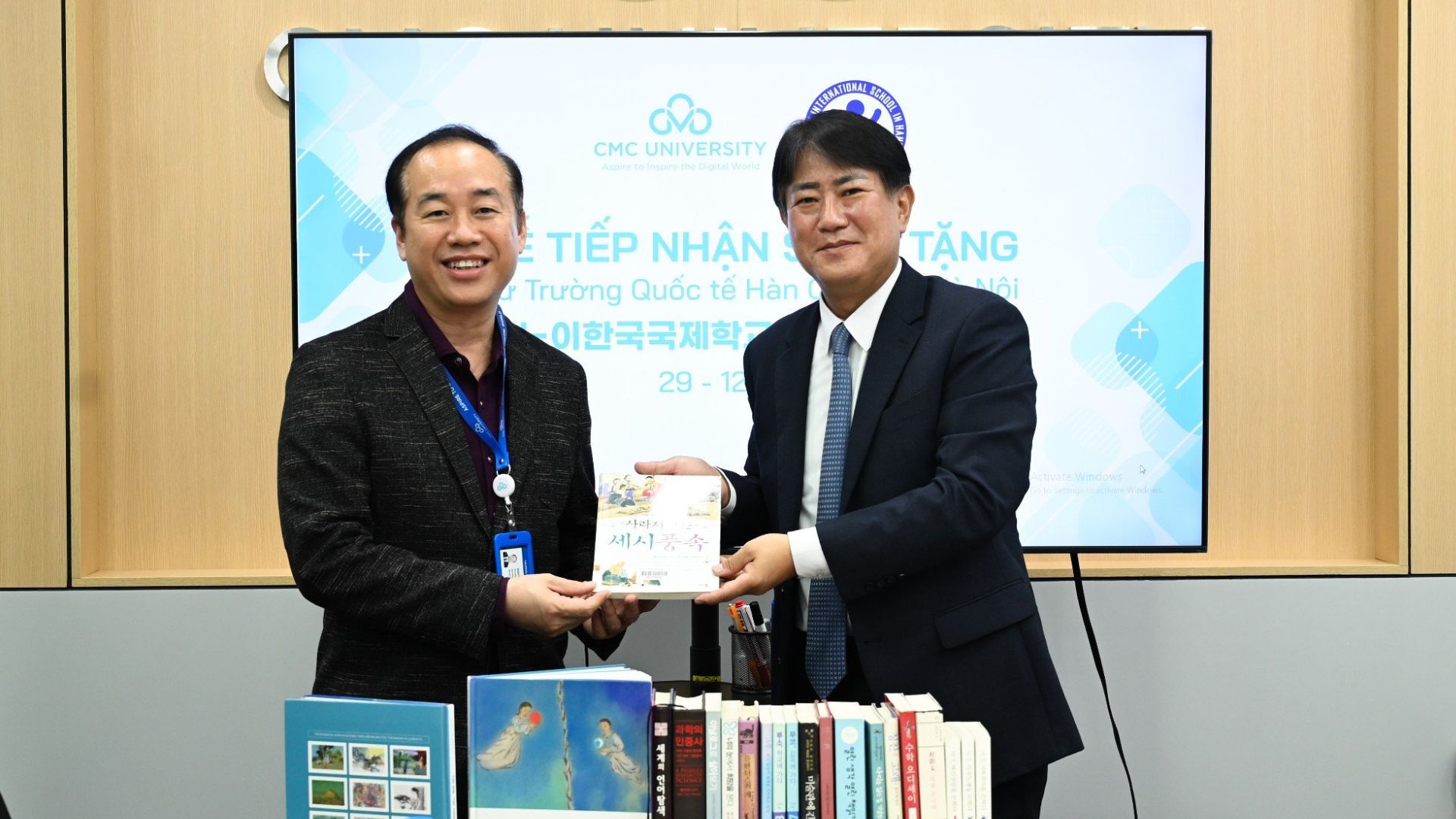 Lễ tiếp nhận sách từ Trường Quốc tế Hàn Quốc - đánh phỏm
